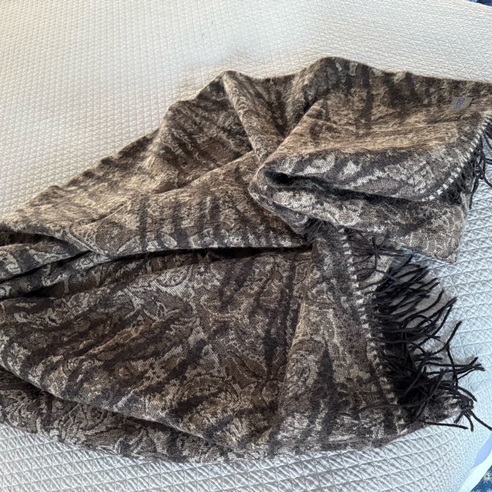 Handsome Unisex Kenzo wool scarf.